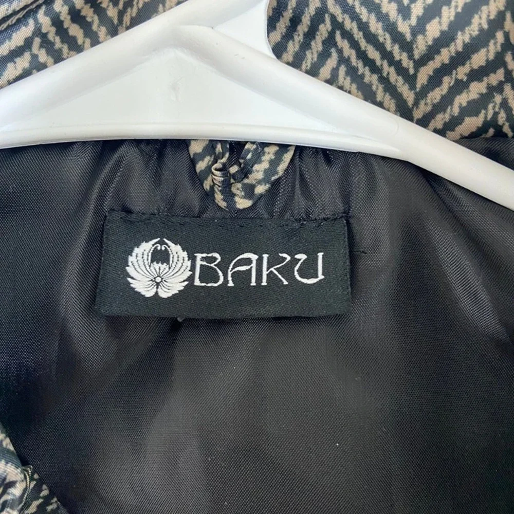 Baku black striped geometric pocket full zip quilted lined winter fashion vest M